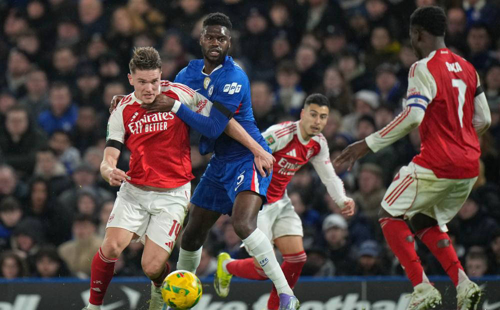 四线争冠的考验：客场胜蓝军难掩隐忧，阿尔特塔亟待果断取舍